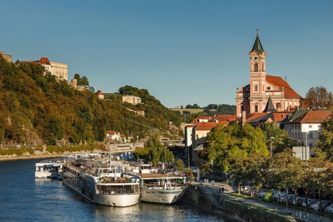 View over the Danube to the Veste Oberhaus and parish church St.Paul