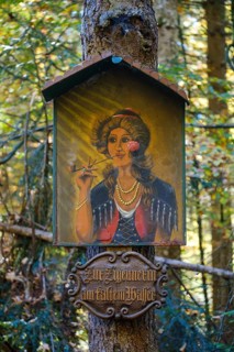 Wayside shrine with inscription Zur Zigeunerin am Kalten Wasser
