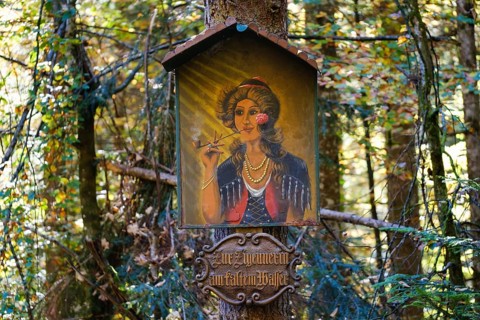 Wayside shrine with inscription Zur Zigeunerin am Kalten Wasser