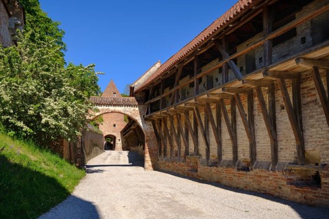 Battlement walk and outer gatekeeper's house
