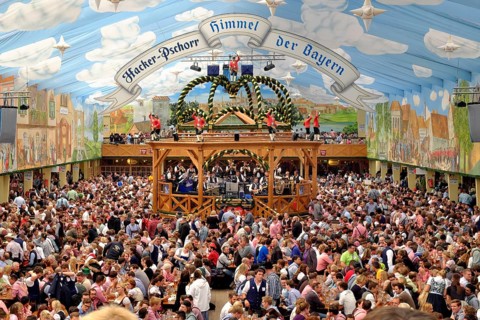 Many Wies'n visitors in the Hacker-Pschorr beer tent