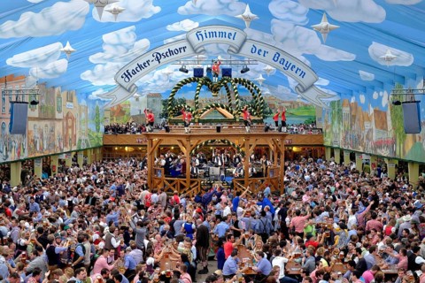 Many Wies'n visitors in the Hacker-Pschorr beer tent