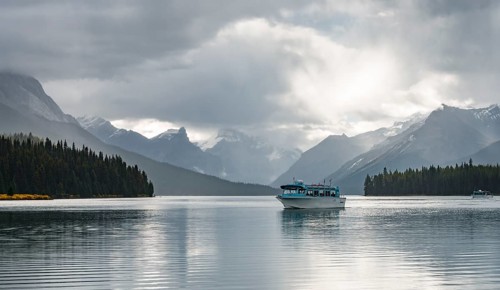 Excursion boat with tourists on Maligne Lake