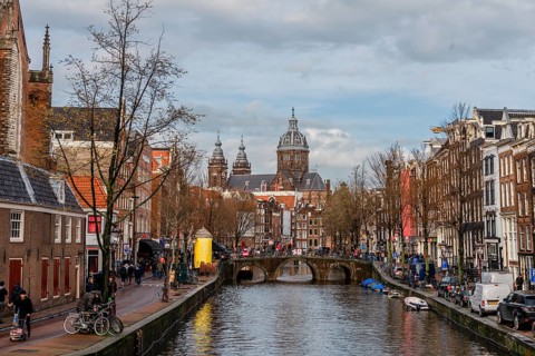 View from a bridge at Oudezijds Voorburgwal to the canal and the Sint Nicolaaskerk