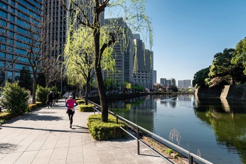 Promenade with pedestrians at the castle moat