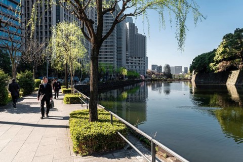 Promenade with pedestrians at the castle moat
