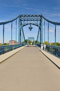 Kaiser Wilhelm Bridge with road lane