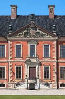 Bothmer Castle with Crest