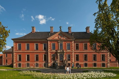 Bothmer Castle from the park side