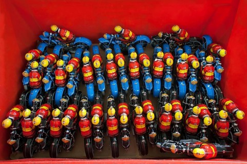 Ready tin toys