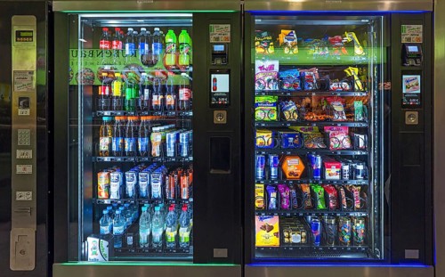 Beverage and sweets wending machine