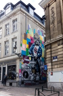 Manneken Pis Graffiti on house facade