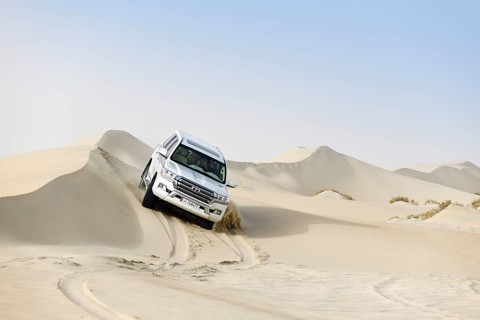 Jeep tour in the sandy desert