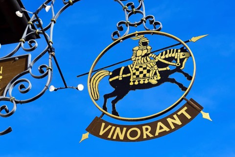 Advertising sign of a vinotheque