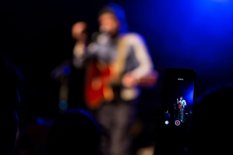 Concertgoer takes a photo with I-Phone at the concert of the Swiss singer and songwriter Shem Thomas live at the Schuur Lucerne