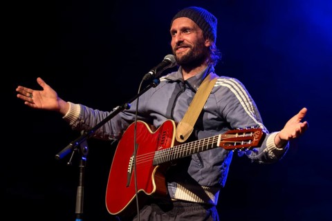 The Swiss singer and songwriter Shem Thomas live at the Schuur Lucerne