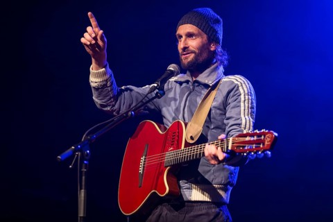 The Swiss singer and songwriter Shem Thomas live at the Schuur Lucerne