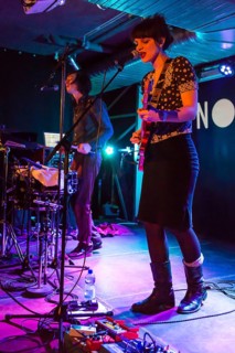 The Dutch-German pop duo Nosoyo with singer Donata Kramarz and drummer Daim de Rijke live in the Schuur Lucerne