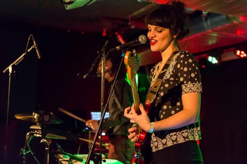The Dutch-German pop duo Nosoyo with singer Donata Kramarz and drummer Daim de Rijke live in the Schuur Lucerne