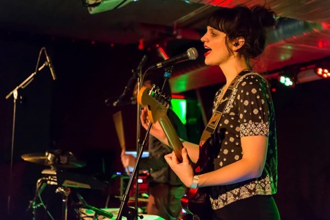 The Dutch-German pop duo Nosoyo with singer Donata Kramarz and drummer Daim de Rijke live in the Schuur Lucerne