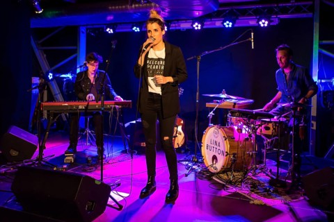 The Swiss singer and songwriter Lina Button live in the Schuur Lucerne