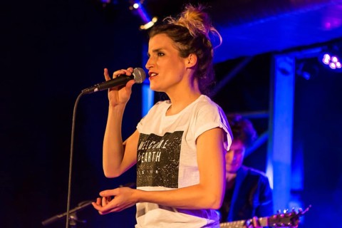 The Swiss singer and songwriter Lina Button live at the Schuur Lucerne