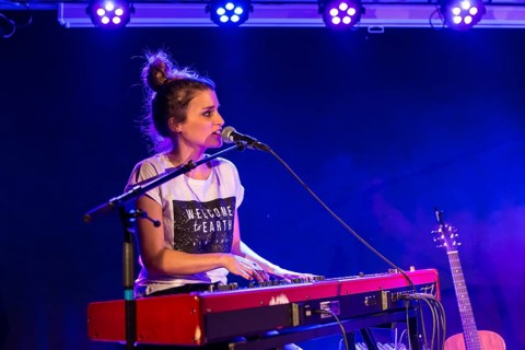 The Swiss singer and songwriter Lina Button live at the Schuur Lucerne