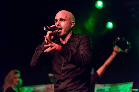 The Swiss reggae and ragas singer Dodo live in the Schuur Lucerne