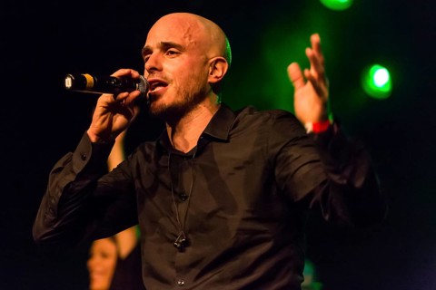 The Swiss reggae and ragas singer Dodo live in the Schuur Lucerne