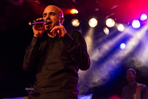 The Swiss reggae and ragas singer Dodo live in the Schuur Lucerne