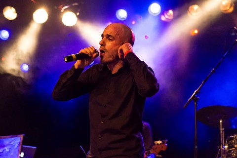The Swiss reggae and ragas singer Dodo live in the Schuur Lucerne