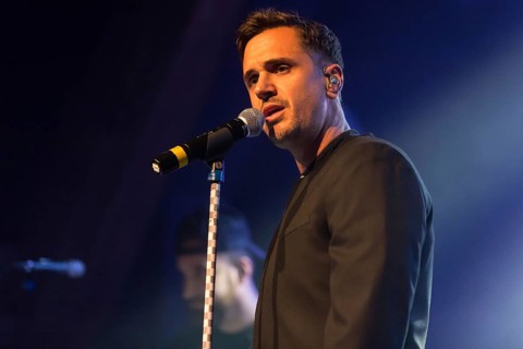 The soul singer and musician Jan Dettwyler aka Seven live with band in the Schuur Lucerne