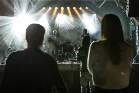 The Swiss musician duo Odd Beholder with singer Daniela Weinmann and bassist James Varghese live at Schuur Luzern