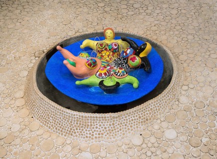 Water-spouting colorful Nana figures with voluminous