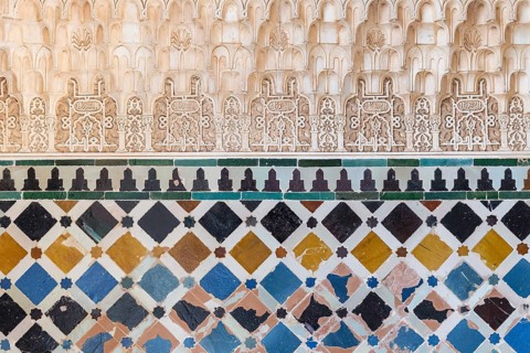 Decorations with Koransuren and mosaic of colored ceramic tiles