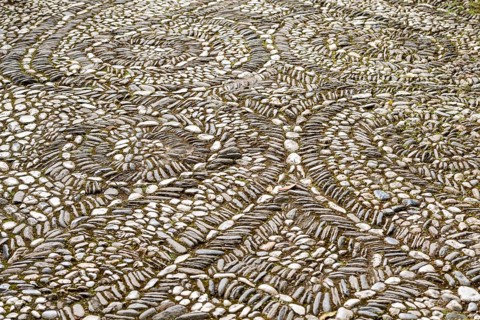 Floor laid with pebble