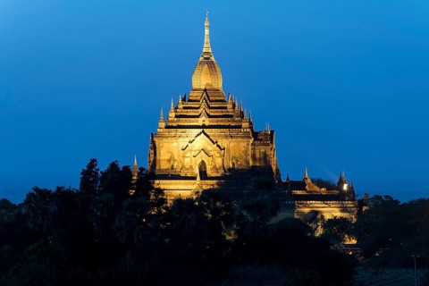 Htilominlo Temple at dusk