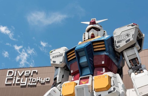 Giant Gundam robot statue