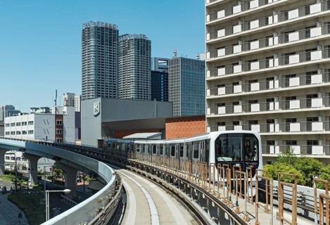 Yurikamome automated train in Daiba