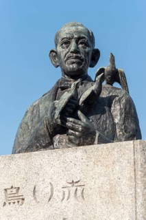 Statue of Miekichi Suzuki