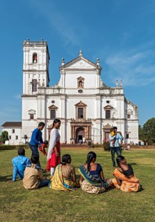 Group of Indian tourists in front of Se Cathedral