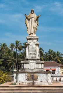 Statue of Sacred Heart of Jesus opposite the Se Cathedral