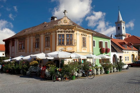 Buildings on Rathausplatz square