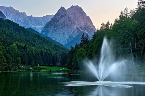 Riessersee with fountain