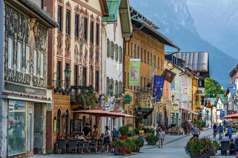 Ludwigstrasse with historic houses