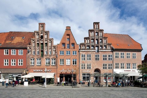 Historic town houses and merchants' houses on the town square Am Sande
