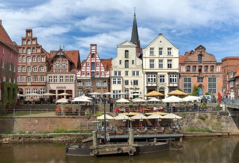 Historical townhouses and merchants' houses