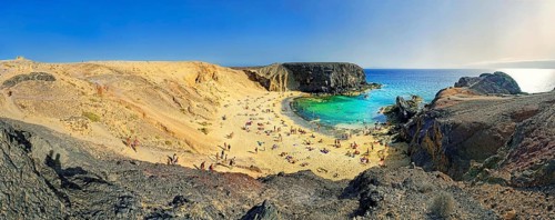 Sandy beach with turquoise waters of Playa del Papagayo