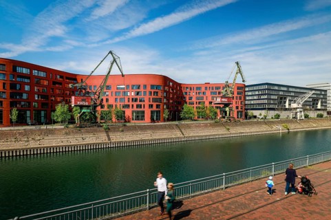 Inner harbour Duisburg with the wave-shaped building of the Landesarchiv NRW