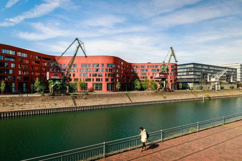 Inner harbour Duisburg with the wave-shaped building of the Landesarchiv NRW
